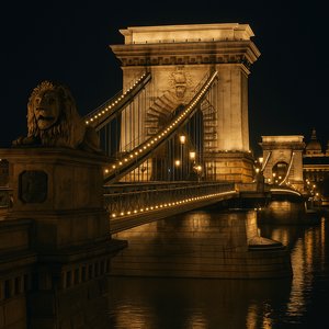Chain Bridge at Night — Budapest Landmark