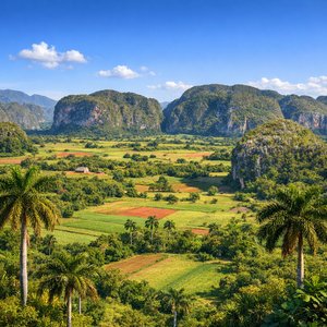 Mogotes soleados del Valle de Viñales