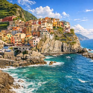 Cinque Terre – Klippenort in sonnigen Pastelltönen